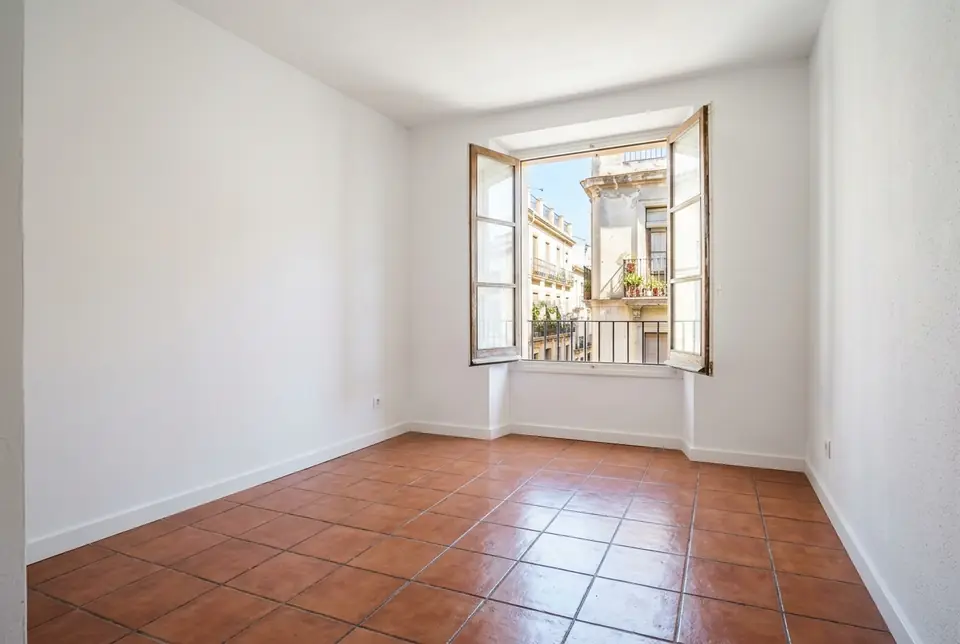 Habitación vacía y desinfectada tras vaciado por Diógenes